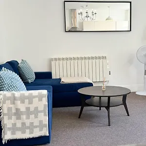 Beachside Gem 7 Min Walk To Shore 1 Bed 1 Bath Apartment
